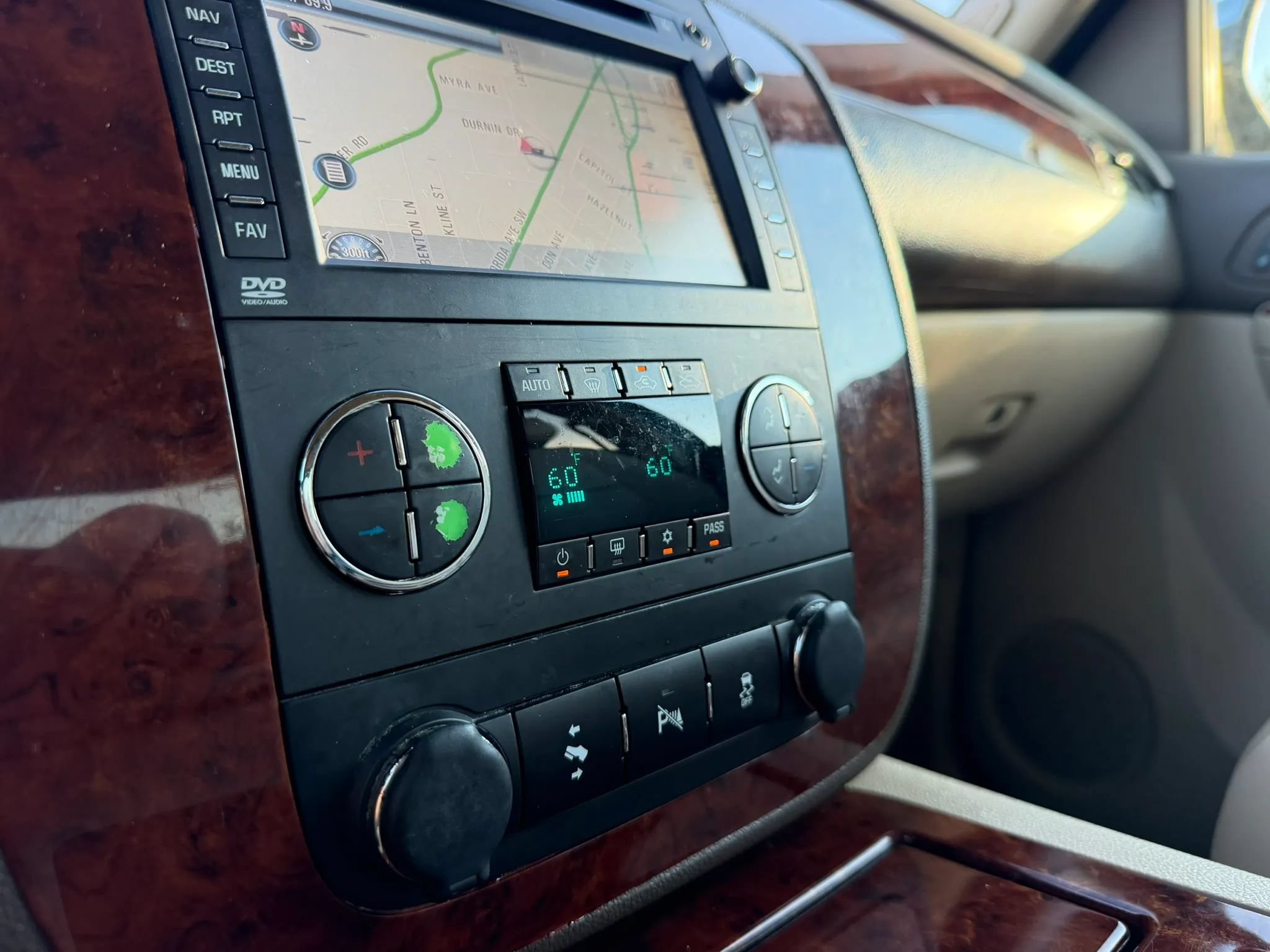 Used 2013 Chevrolet Avalanche LTZ RWD image 14