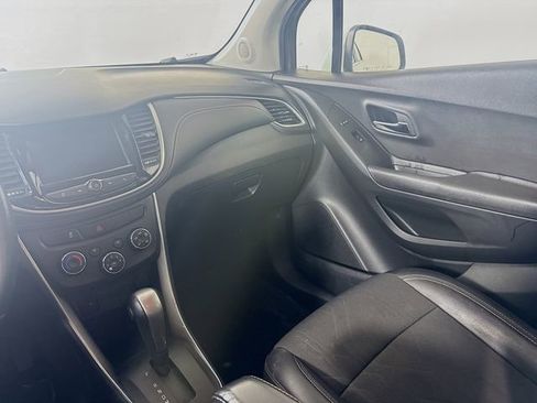 Used 2019 Chevrolet Trax LT w/ LT Convenience Package AWD/4WD image 22