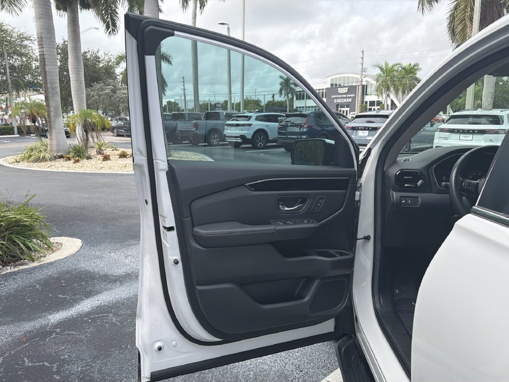 Certified 2025 Honda Pilot EX-L image 35