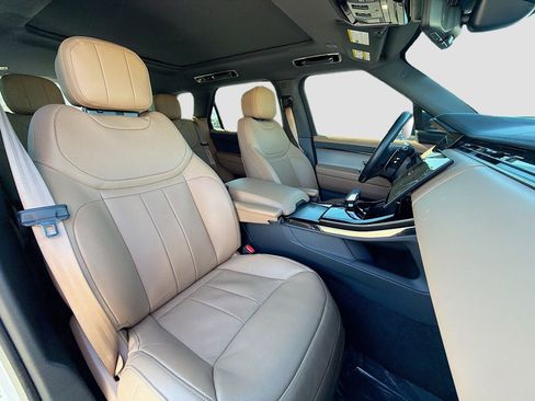 Used 2024 Land Rover Range Rover Sport SE image 17