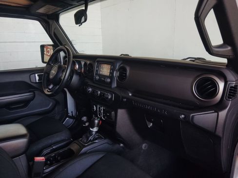 Used 2018 Jeep Wrangler Unlimited Sport S AWD/4WD image 11