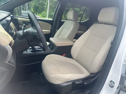 Used 2022 Chevrolet Traverse LS AWD/4WD image 4
