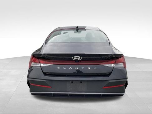 Used 2024 Hyundai Elantra SEL FWD image 12