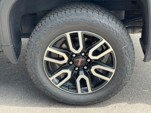 Used 2022 GMC Sierra 1500 AT4 w/ AT4 Preferred Package AWD/4WD image 7