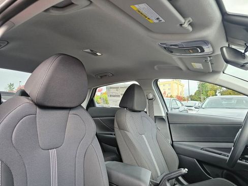 New 2025 Hyundai Elantra SE image 11