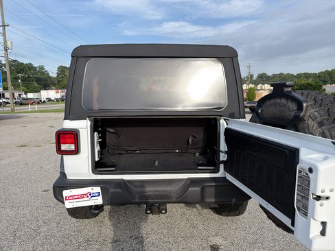 Used 2019 Jeep Wrangler Sport AWD/4WD image 9
