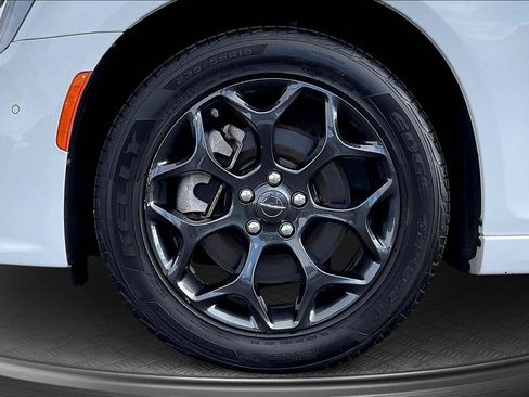 Used 2023 Chrysler 300 Touring L image 9