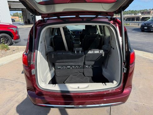 Used 2020 Chrysler Pacifica Limited FWD image 8
