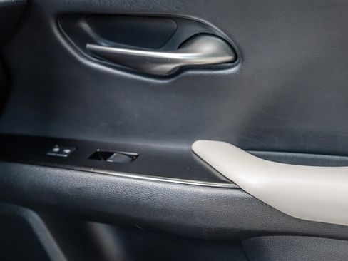Used 2019 Lexus UX 200 FWD image 24