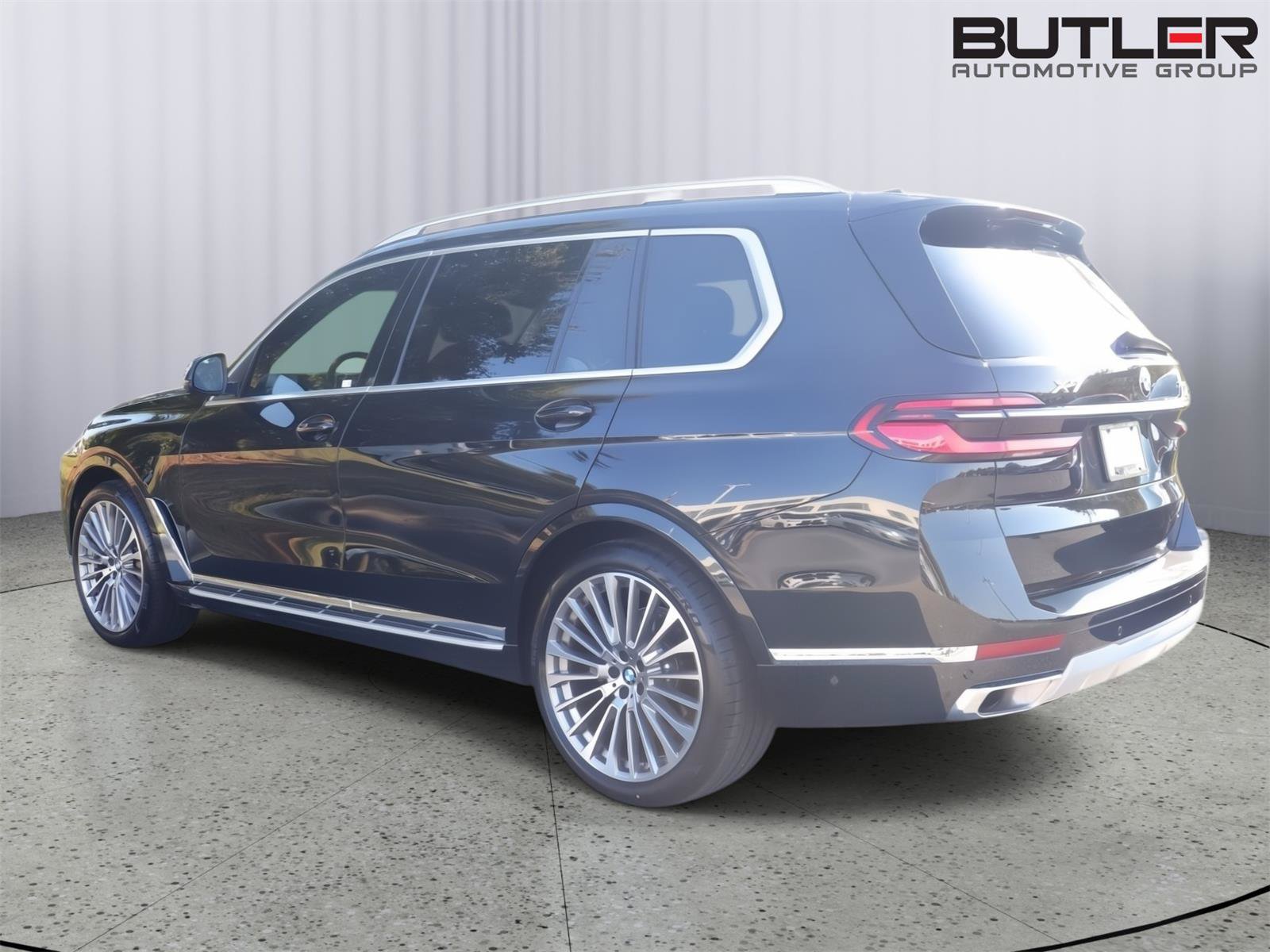Used 2024 BMW X7 xDrive40i w/ Premium Package AWD/4WD image 4