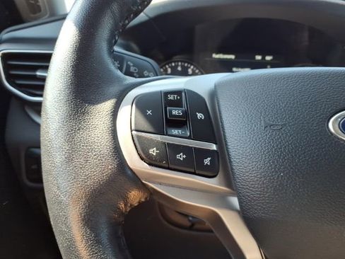 Used 2023 Ford Explorer XLT w/ Equipment Group 202A AWD/4WD image 17