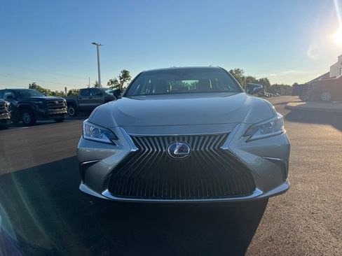 Used 2021 Lexus ES 300h w/ Premium Package FWD image 2