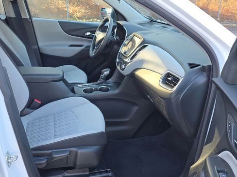 Used 2022 Chevrolet Equinox LS image 21