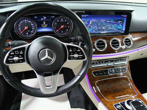 Certified 2019 Mercedes-Benz E 300 4MATIC image 19