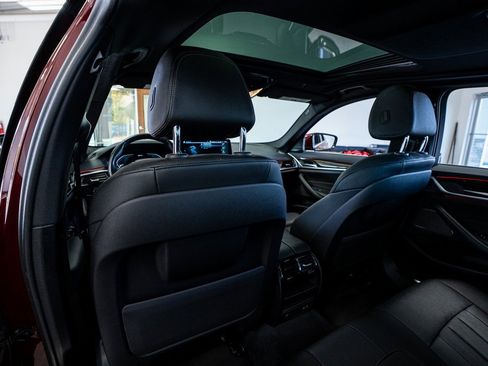 Used 2023 BMW 530e xDrive image 58