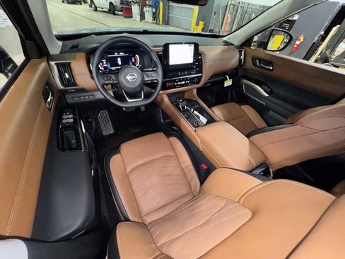 New 2025 Nissan Pathfinder Platinum image 35