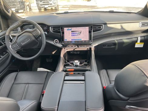 New 2026 Jeep Grand Wagoneer Summit image 15