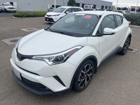Used 2018 Toyota C-HR XLE FWD image 1