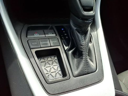 Certified 2024 Toyota RAV4 XLE FWD image 21