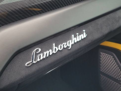Used 2023 Lamborghini Urus Performante AWD/4WD image 26