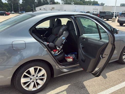 Used 2015 Volkswagen Jetta SE FWD image 19