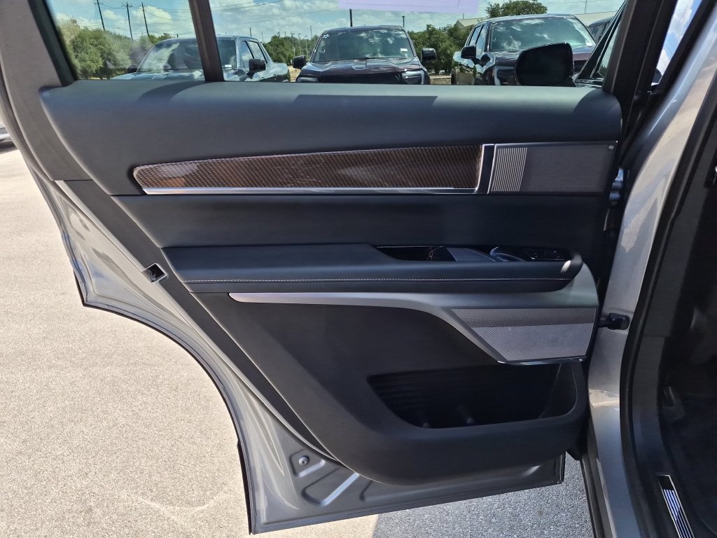 Used 2026 Cadillac Vistiq Sport AWD/4WD image 31