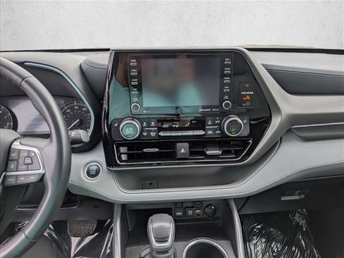 Certified 2021 Toyota Highlander XLE image 12