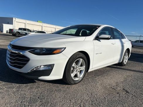 Used 2024 Chevrolet Malibu LT image 2