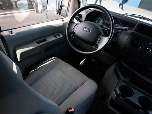 Used 2014 Ford E-350 and Econoline 350 XLT image 19