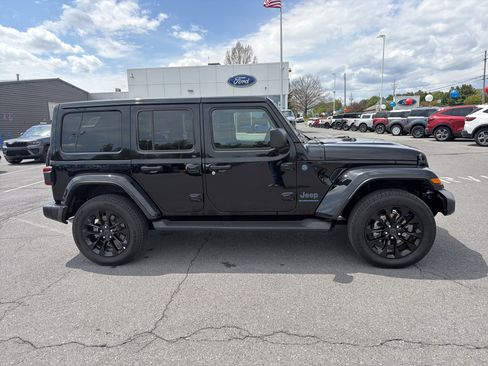 Used 2025 Jeep Wrangler Unlimited Sahara AWD/4WD image 2