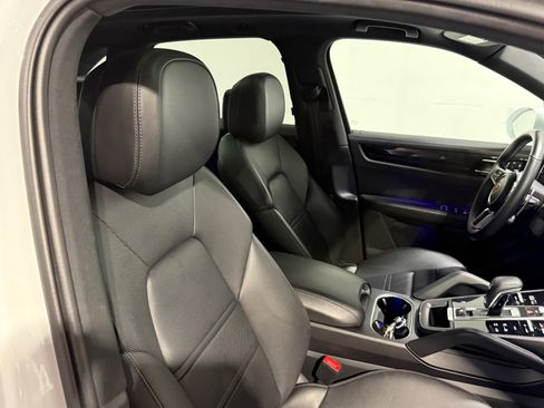 Used 2022 Porsche Cayenne image 58