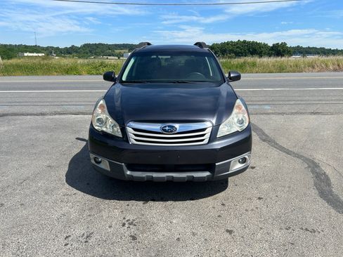 Used 2010 Subaru Outback 2.5i Premium AWD/4WD image 4