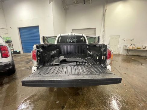 Used 2016 Toyota Tacoma Limited w/ Towing Package image 19