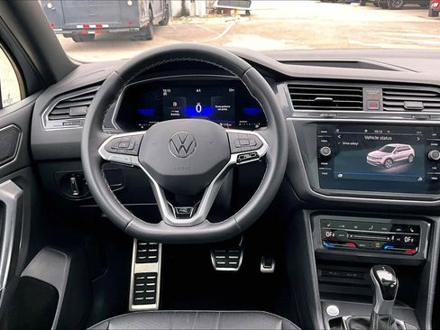 Used 2023 Volkswagen Tiguan SE R-Line image 6