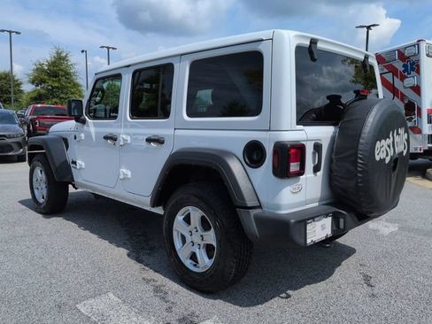 Used 2022 Jeep Wrangler Unlimited Sport w/ Sun And Sound Package AWD/4WD image 6