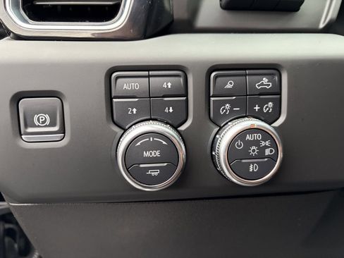 Used 2025 GMC Sierra 2500 Denali Ultimate image 13