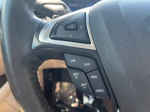 Used 2017 Ford Fusion SE w/ Fusion SE Technology Package FWD image 17