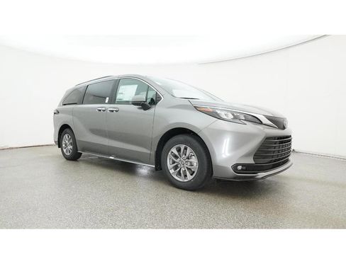 New 2026 Toyota Sienna XLE image 29