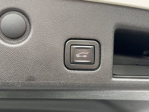 Used 2018 Chevrolet Equinox LT AWD/4WD image 16