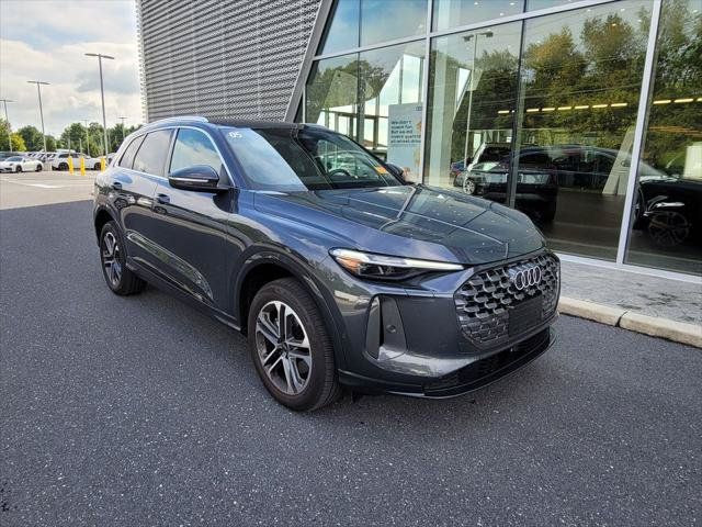 Certified 2025 Audi Q5 Premium AWD/4WD image 1