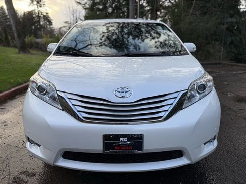 Used 2014 Toyota Sienna Limited image 2