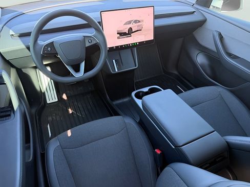 Used 2026 Tesla Model Y AWD image 23