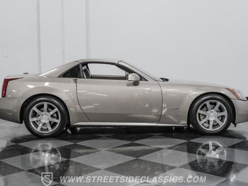 Used 2005 Cadillac XLR RWD image 13
