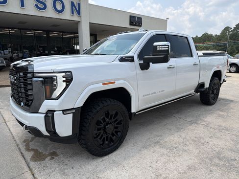 Used 2024 GMC Sierra 2500 Denali Ultimate w/ Max Trailering Package AWD/4WD image 2