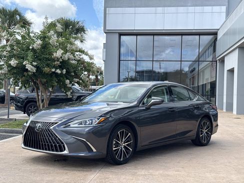 Used 2024 Lexus ES 350 w/ Premium Package FWD image 7