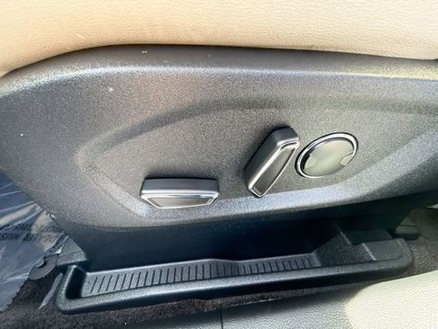 Used 2016 Ford Edge Titanium w/ Technology Package image 17