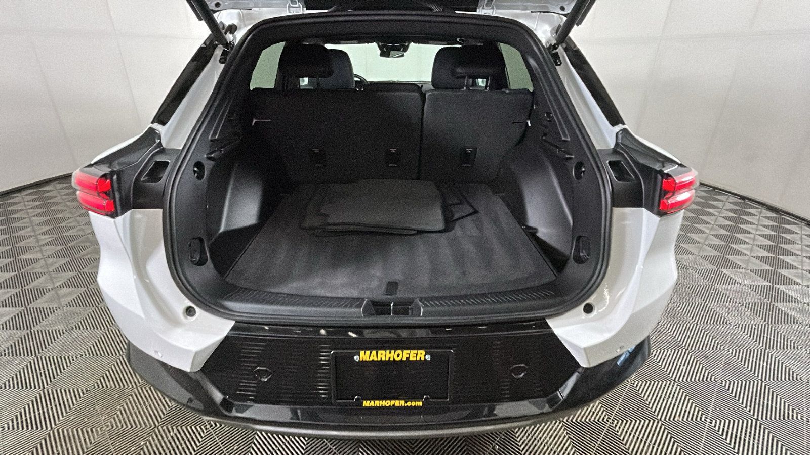Used 2024 Chevrolet Equinox EV LT FWD image 31