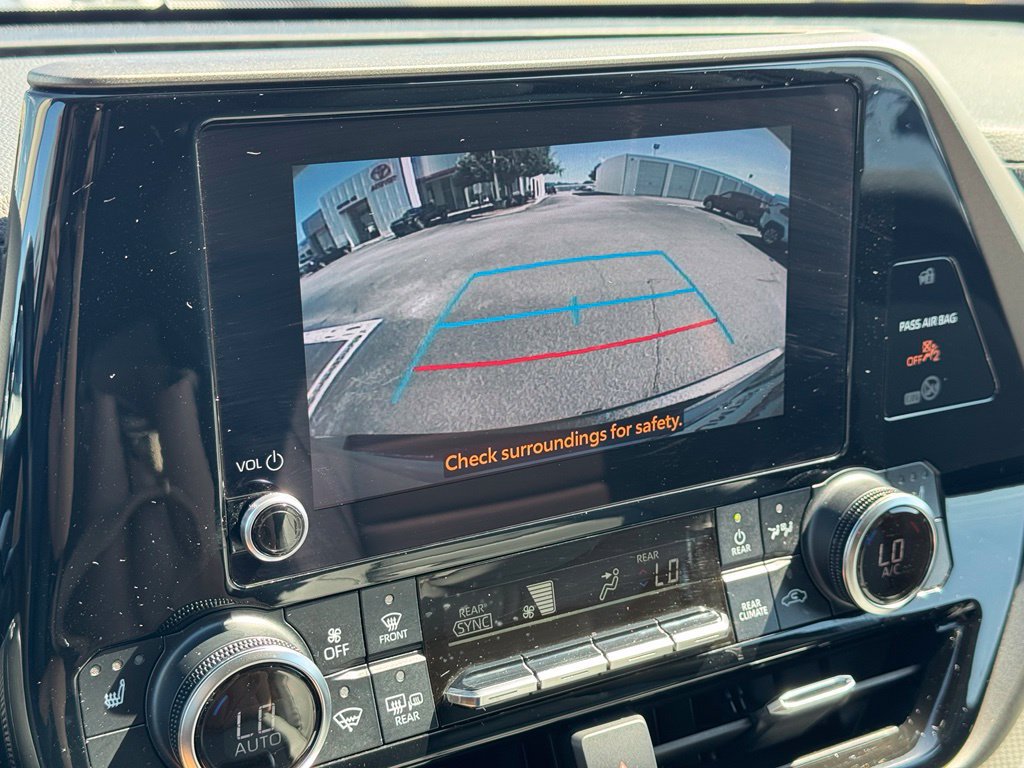 Used 2023 Toyota Highlander XLE FWD image 31