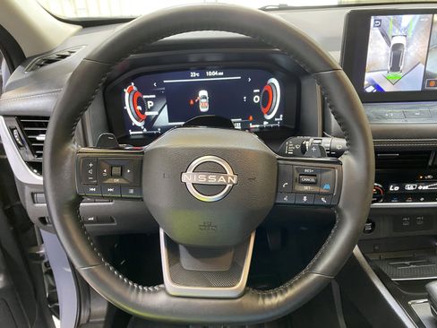 Used 2025 Nissan Rogue SL w/ Tech Package FWD image 32