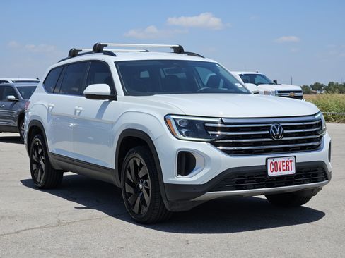 Used 2024 Volkswagen Atlas SE FWD image 3